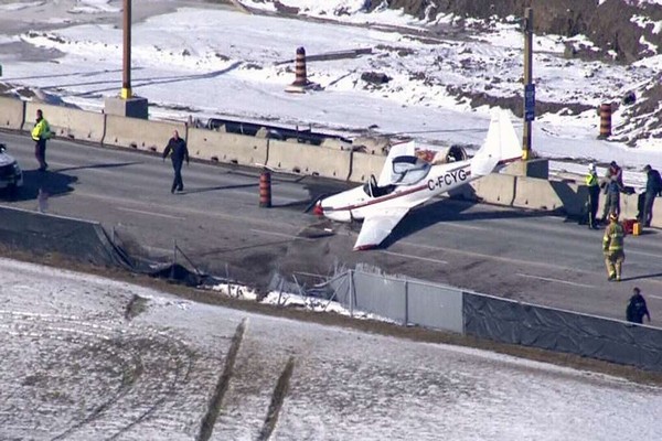 கனடாவில் வீதியில் விபத்துக்கு உள்ளான விமானம் | Plane Crashes Ends Up On Road Near Airport
