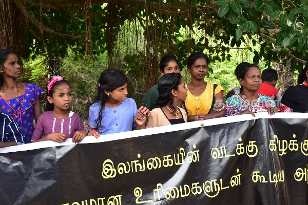 கௌரவமான உரிமை கோரி தலைமன்னாரில் கவனயீர்ப்பு போராட்டம் (Video) | Struggle Political Settlement In Thalaimannar