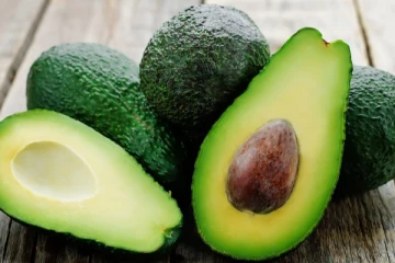 வெளிநாட்டில் வசிக்கும் மக்கள் அதிகம் விரும்பி சாப்பிடும் பழம் என்ன தெரியுமா? கொட்டி கிடக்கும் நன்மைகள்