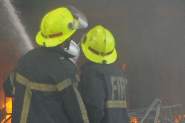 இரத்மலானை - காலி வீதியில் வர்த்தக தொகுதியொன்றில் தீ விபத்து | Fire At Business Unit On Galle Road