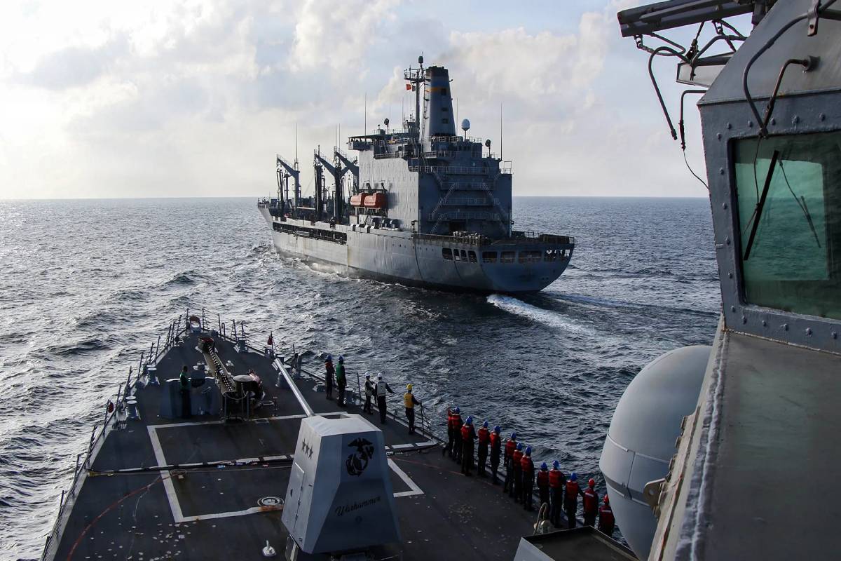 நடுக்கடலில் தீவிரமடையும் பதற்றம்! ஈரானிய நிழற்கப்பற்படையை வழிமறித்த அமெரிக்க உலங்கு வானூர்திகள் | Us Drone Intercepts Iranian Shadow Fleet