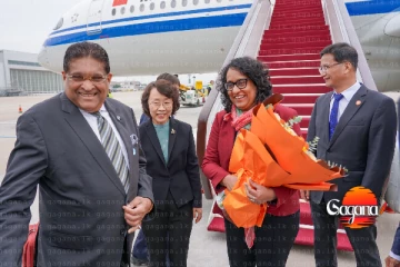 අගමැති හරිනි දිවයිනට