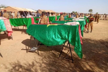 100-க்கும் மேற்பட்டோர் கொன்று குவிப்பு! கிராமம் முழுவதும் மரண ஓலம்: வெறியாட்டம் ஆடிய மர்ம கும்பல்