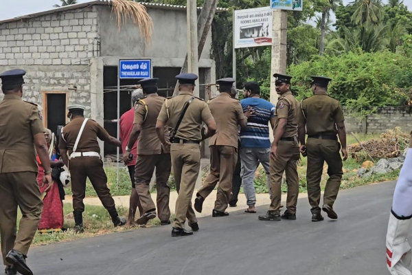 யாழிற்கு ஜனாதிபதி விஜயம்; கெட்ட வார்த்தைகளால் ஏசிய பொலிஸார் | President Anura Visit Jaffna Tension Due To Police