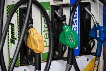 ලෝකෙම කළඹමින් එක්වරම ලෝක වෙළඳපොළේ තෙල් මිල යළි අහස උසට යයි - සුළු වේලාවකට පෙර අලුත් වූ මිල ගණන් මෙන්න