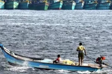 வல்வெட்டித்துறையில் மீன் பிடிக்கச் சென்ற இருவர் மாயம்