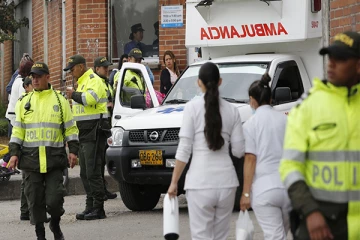 பொலிஸ் வாகனம் மீது வெடிகுண்டு தாக்குதல்: 8 பேர் பலி -செய்திகளின் தொகுப்பு