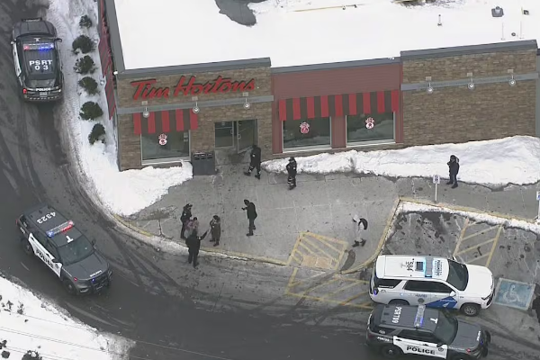 டொராண்டோ துப்பாக்கிச் சூட்டில் சிறுவன் பரிதாப மரணம் | Boy Dead After Being Shot Inside Tim Hortons