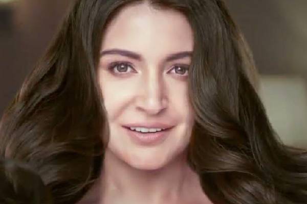 இதை மட்டும் விராட் கோலி பார்க்கணும்!! அனுஷ்கா சர்மா போஸ்டருக்கு இச் கொடுத்த குட்டி பையன்.. | Boy Doing Bad Anushka Sharma Ad Poster Public Vv இதை மட்டும் விராட் கோலி பார்க்கணும்!! அனுஷ்கா சர்மா போஸ்டருக்கு இச் கொடுத்த குட்டி பையன்.. | Boy Doing Bad Anushka Sharma Ad Poster Public Vv