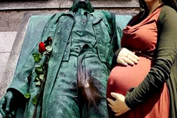 இறந்தும் பெண்களுக்கு குழந்தை பாக்கியம் கொடுக்கும் ஊடகவியலாளர்!