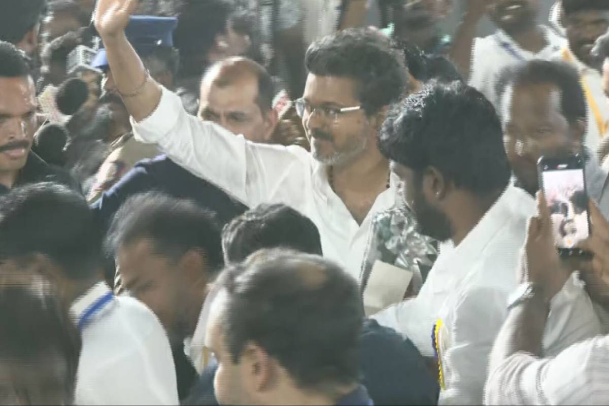படித்த கல்லூரியில் வெற்றி சான்றிதழ் பெற்ற விஜய் | Tvk Vijay Got Winning Certificate In Loyola Clg