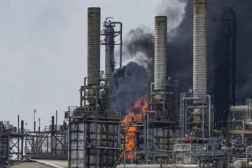 அமெரிக்காவில் ரசாயன ஆலையில் திடீர் தீ விபத்து!