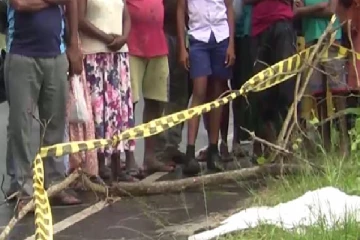 இலங்கையில் ஈவிரக்கமற்ற செயல்; நடுவீதியில் மீட்கப்பட்ட சிசுவின் சடலம்