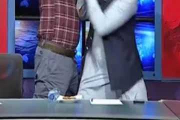 பிரபல தொலைக்காட்சி ஒன்றில் கைகலப்பில் ஈடுபட்ட தமிழ் நாடாளுமன்ற உறுப்பினர்கள்..!