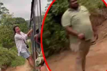 සංචාරකයාට සෙරෙප්පුවෙන් ගැසූ පුද්ගලයාට සිදුවූ දේ..(VIDEO)