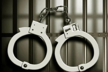 සුළු මොහොතකට පෙර ප්‍රබල දේශපාලකයෙක් අත්අඩංගුවට