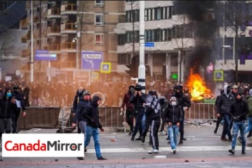 நெதர்லாந்தில் கொரோனா கட்டுப்பாடுகளுக்கு எதிராக வெடித்தது மக்கள் போராட்டம்; கடைகள் சூறையாடல்