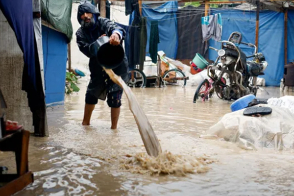 காசாவில் பைரன் புயல் தாக்கத்தால் 14 பேர் உயிரிழப்பு | 14 Killed As Storm Byron Hits Gaza காசாவில் பைரன் புயல் தாக்கத்தால் 14 பேர் உயிரிழப்பு | 14 Killed As Storm Byron Hits Gaza