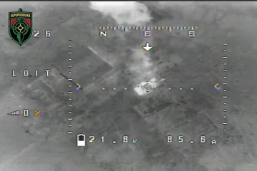 உலகின் தலை சிறந்த போர் வாகனத்தை உள்ளூர் ட்ரோன் மூலம் நாசம் செய்த உக்ரைன்: மீண்டும் ஒரு வீடியோ