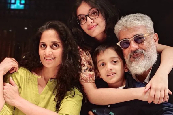 ஒரே ஹீரோயினை உருகி உருகி காதலித்த சரத்குமார், அஜித்குமார்.. கடைசியில் என்னாச்சு தெரியுமா? | Sarathkumar And Ajith Kumar Fallen Love With Heera