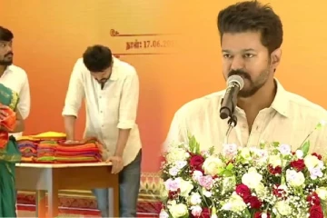 சோர்ந்து போய் மேஜையில் சாய்ந்த நடிகர் விஜய்: இணையத்தில் வைரலாகும் வீடியோ