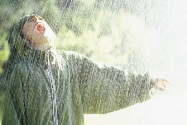 மழைநீரை ஏன் குடிக்கக் கூடாதுன்னு உங்களுக்கு தெரியுமா? எச்சரிக்கும் ஆய்வு தகவல்! | Why Is It Not Advisable To Drink Rainwater மழைநீரை ஏன் குடிக்கக் கூடாதுன்னு உங்களுக்கு தெரியுமா? எச்சரிக்கும் ஆய்வு தகவல்! | Why Is It Not Advisable To Drink Rainwater