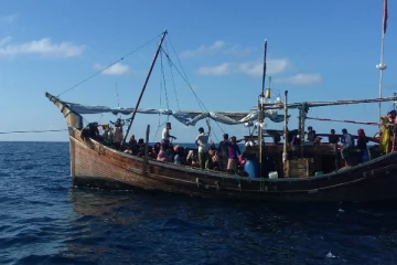 படகுடன் மீட்கப்பட்ட ரோகிங்கியர்கள் 14 நாட்கள் தனிமைப்படுத்தல்