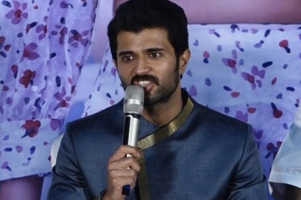 தொடர்ந்து 6 தோல்வி படங்கள் கொடுத்த ரஜினிகாந்த்.. மேடையில் பேசிய நடிகர் விஜய் | Rajinikanth Given 6 Flop Movie Says Vijay