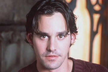 ලෝකෙම කතා වුණ "බෆී ද වැම්පයර් ස්ලේයර්" කතාවේ සැන්ඩර් දිවි සැරිය නිම කරයි