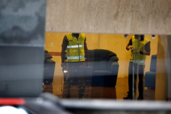 வவுனியாவில் மனைவியை கொலை செய்துவிட்டு கழுத்தை அறுத்துக் கொண்ட கணவன் | Man Killed His Wife In Vawuniya வவுனியாவில் மனைவியை கொலை செய்துவிட்டு கழுத்தை அறுத்துக் கொண்ட கணவன் | Man Killed His Wife In Vawuniya