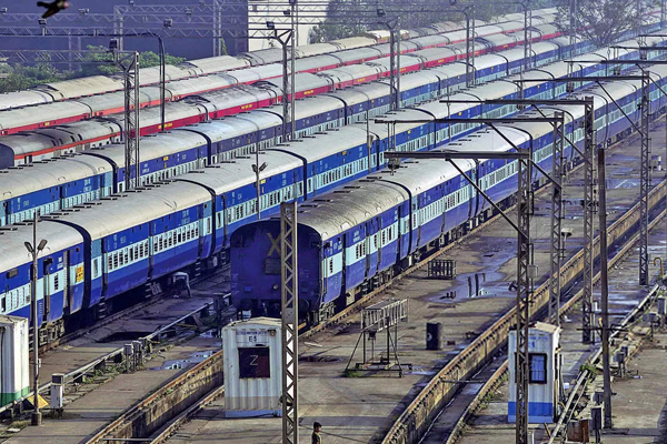 புகையிரதத்தில் மோதுண்டு நபர் மரணம் | Man Dies After Being Hit By A Train