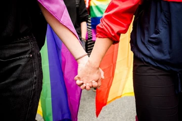 ஓரினச்சேர்க்கையாளர்களுக்கு களங்கம் விளைத்த பிரெஞ்சு மந்திரிக்கு அழுத்தம்!