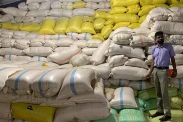 இலங்கையில் 3 சீனி களஞ்சியசாலைகள் - 52 நெல் களஞ்சியசாலைகளுக்கு அதிரடி சீல்!