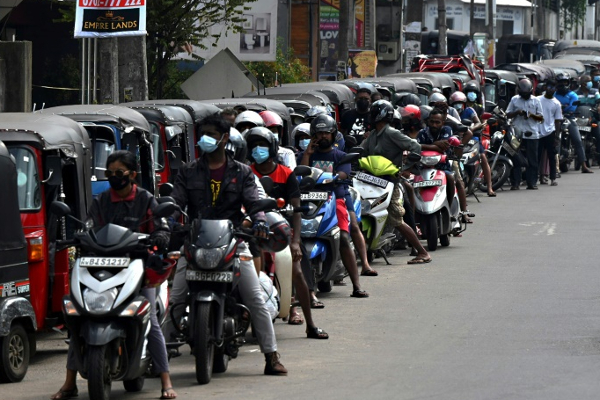 இன்று முதல் வாகனங்களுக்கு வரையறுக்கப்பட்ட எரிபொருள்! | Limited Fuel In Contact With Vehicles