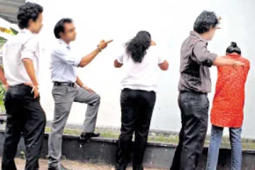 විශ්වවිද්‍යාල සිසුන් ගැන භයානක හෙළිදරව්වක් - දෙමව්පියන්ගේ හා ගුරුවරුන්ගේ අවදානයට