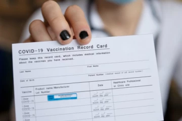 பொது இடங்களில் தடுப்பூசி அட்டை  கட்டாயமா?சுகாதார அமைச்சின் அறிவிப்பு!