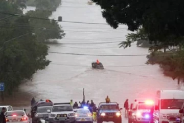 அவுஸ்திரேலியாவை நெருங்கும் பாரிய ஆபத்து: வெளியேறிய 2 லட்ச மக்கள்