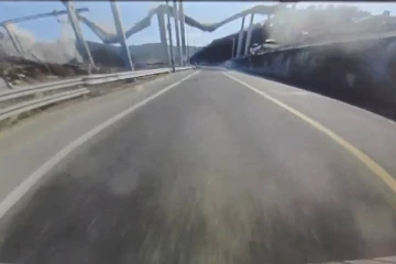 தென் கொரியாவில் இடிந்து விழுந்த பாலம்: 4 பேர் பலி! வைரலாகும் வீடியோ