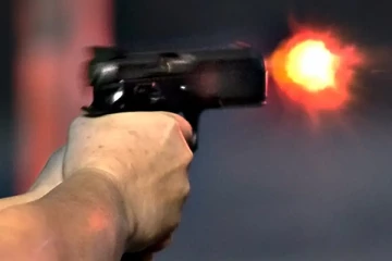 கனடாவில் இரு குழுக்களுக்கிடையேயான மோதலில் இந்திய வம்சாவளியினர் இருவர் சுட்டுக்கொலை