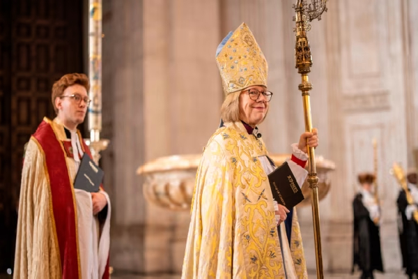 இங்கிலாந்து வரலாற்றில் முதல் முறை பெண்ணுக்கு பேராயர் பதவி | First Woman Appointed Archbishop In Uk History