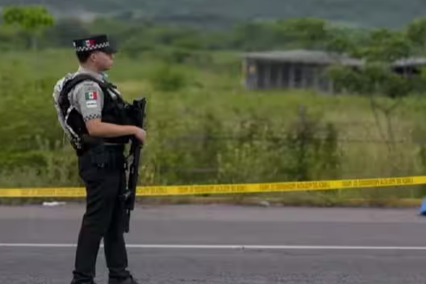 மெக்சிகோவை உலுக்கிய சம்பவம் ; மர்மகும்பலால் சுட்டுக்கொல்லப்பட்ட பலர் | Mexico Shaken Many Shot Dead By Gang