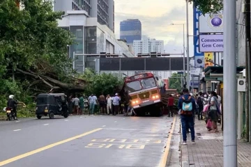 கொள்ளுப்பிட்டி விபத்தில் பேருந்தின் சாரதிக்கும் நடத்துநருக்கும் விடுமுறை