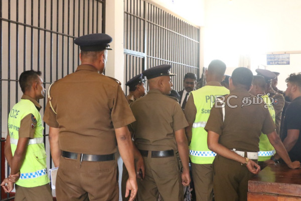 மட்டக்களப்பில் ஹோட்டலில் தங்கியிருந்த பிரதான போதைப்பொருள் வியாபாரி கைது | Drug Dealer Arrested Hotel In Batticaloa மட்டக்களப்பில் ஹோட்டலில் தங்கியிருந்த பிரதான போதைப்பொருள் வியாபாரி கைது | Drug Dealer Arrested Hotel In Batticaloa