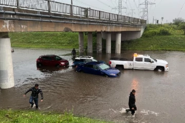 ஒட்டாவா நகரில் மழை வெள்ளம்; சில பகுதிகளில் 3 அடி வரை வெள்ளம்