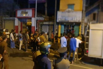 யாழ்ப்பாண நகரில் இரவு ஏற்பட்ட பரபரப்பு: கடையொன்றில் பாரிய தீ விபத்து!