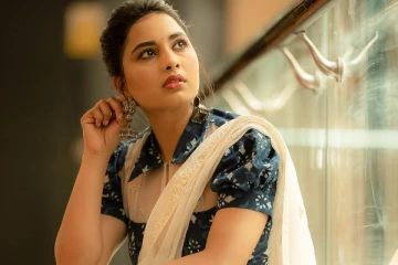 அழகிய சேலையில் நடிகை ஸ்ருஷ்டி டாங்கே - ரசிகர்களை கவரும் புகைப்படங்கள்