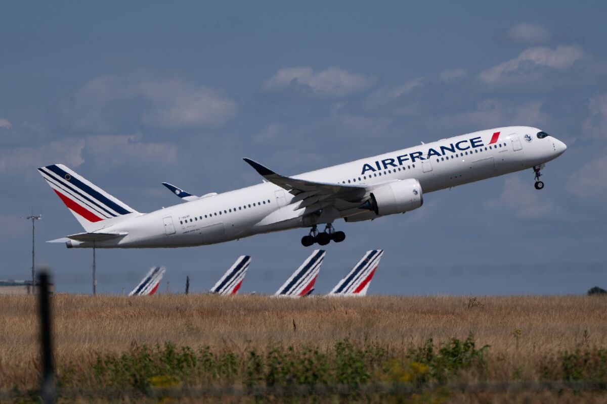துபாய் சென்ற Air France விமானம் மீது ஏவுகணை தாக்குதல் | Missile Attack On Air France Flight In Dubai