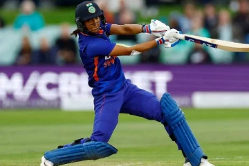 சிக்ஸர்களை பறக்க விட்ட இந்திய கேப்டன்! 143 ஓட்டங்கள் விளாசல்