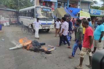 வெற்றிக்கொண்டாட்டத்தில் தீயிட்டுக் கொளுத்தப்பட்ட கோட்டாபயவின் உருவ பொம்மை!