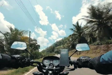 බයික් පදින තරුණයින්ට පොලිසියෙන් රතු නිවේදනයක්- පොසොන් සමයේදී සෙල්ලම් දැම්මොත් බයික් එකත් ඉවරයි